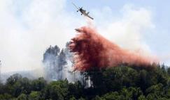 Un avión lanza a salsa do churrasco