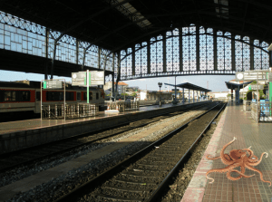 O polbo no andén da estación de ferrocarril de Compostela
