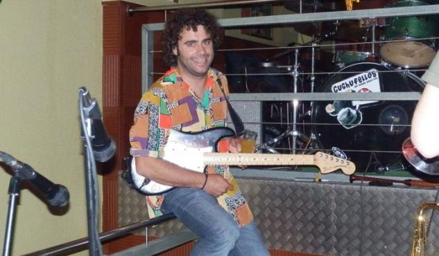 Davide de Manzaneda e a súa camisa.